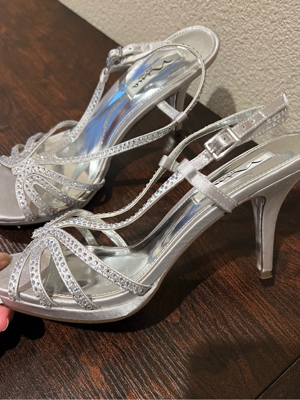Nina Silver Rhinestone Slingback Heels! Super cute!!  ✨